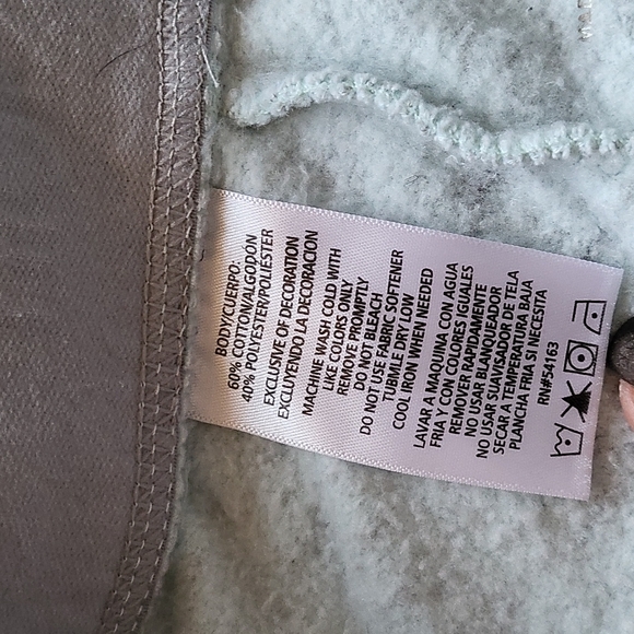 Calvin Klein capri/cropped Joggers (A) - Picture 7 of 7